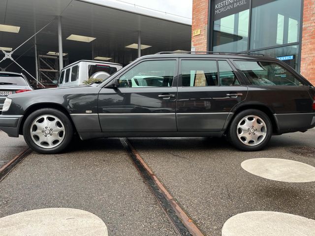 Mercedes-Benz E 320 W/S 124. Top ausgestattet. Standort Zürich